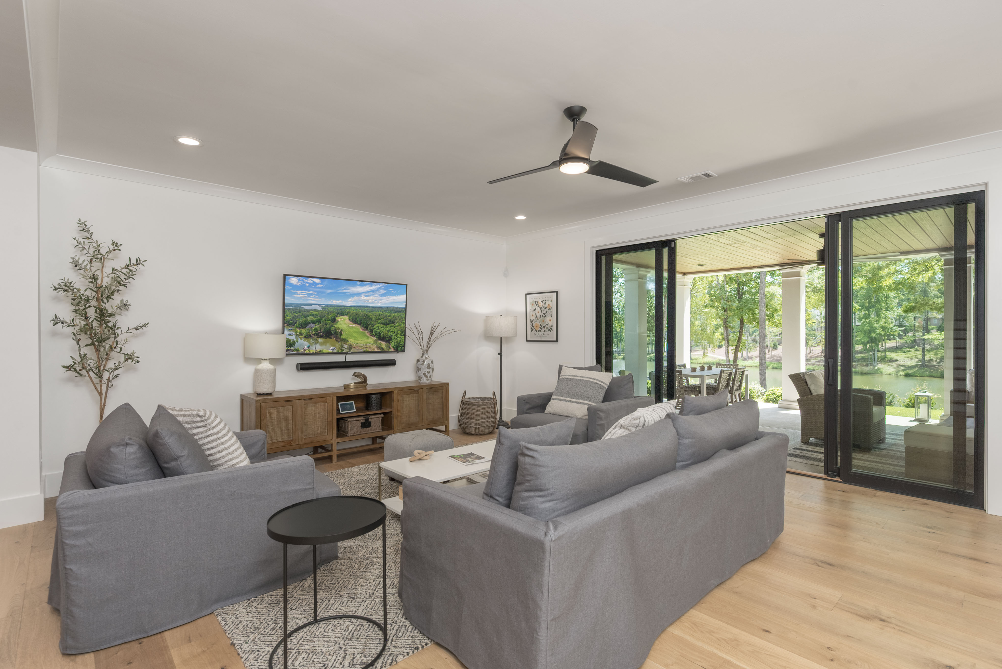 1041 Holt's Ferry image 38